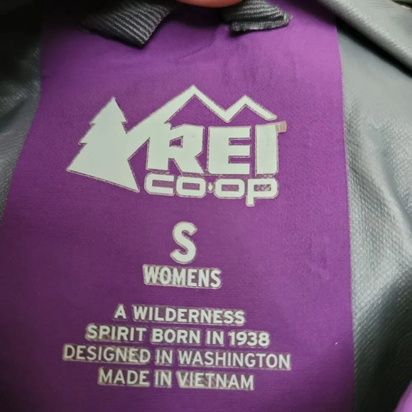REI Co Op Women's Full Zip Jacket Size S Purple Nylon Hooded Zip Pockets Rain - Picture 2 of 9